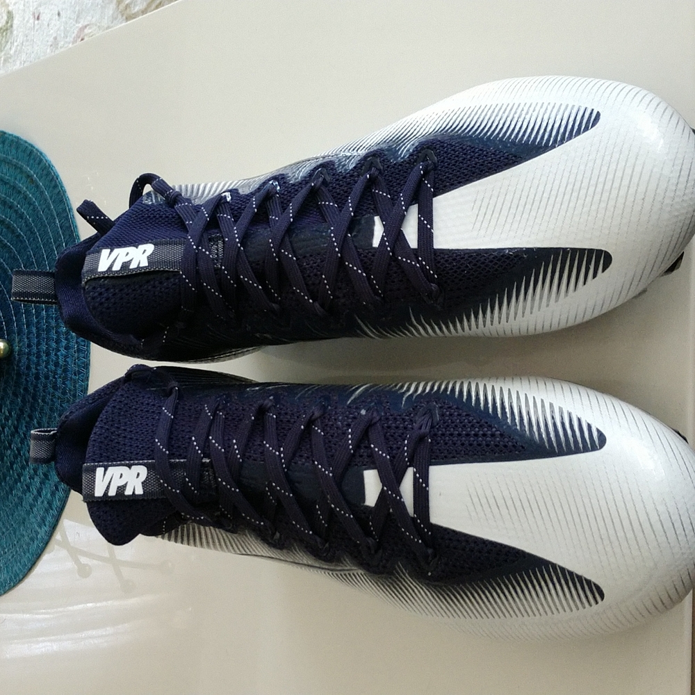 Nike - Picture 2 of 8